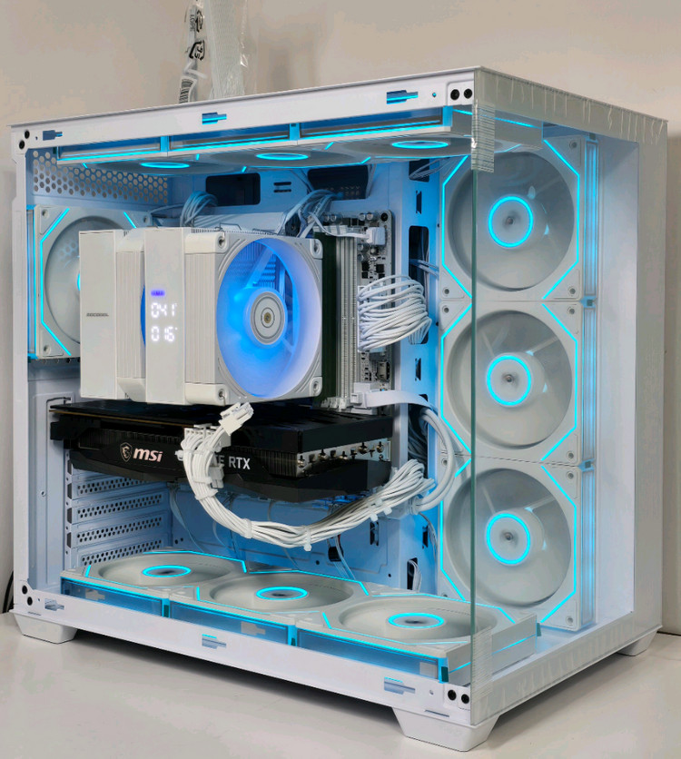 (새제품 수랭 화이트)9800X3D, RTX5070Ti, 32GB, 수랭쿨러, 850W GOLD,방송게이밍컴퓨터본체 이미지