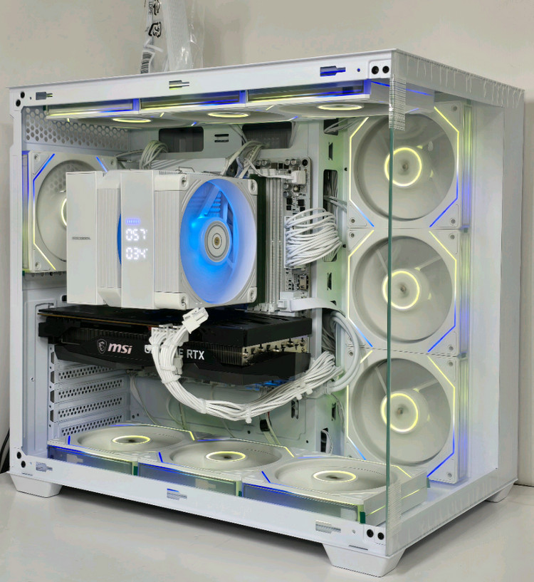(새제품 수랭 화이트)9800X3D, RTX5070Ti, 32GB, 수랭쿨러, 850W GOLD,방송게이밍컴퓨터본체 이미지