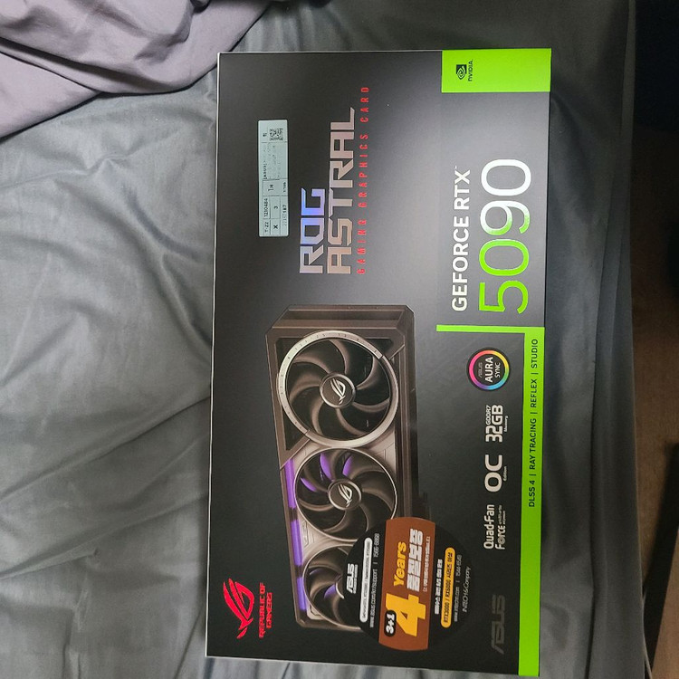 RTX 5090 아스트랄 그래픽카드 이미지