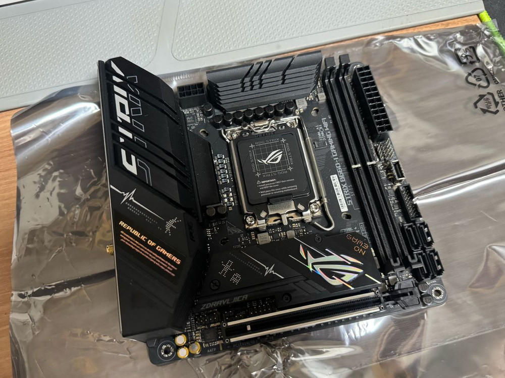 Asus Rog Stix B660-i Gaming wifi 풀박스 민트급 이미지