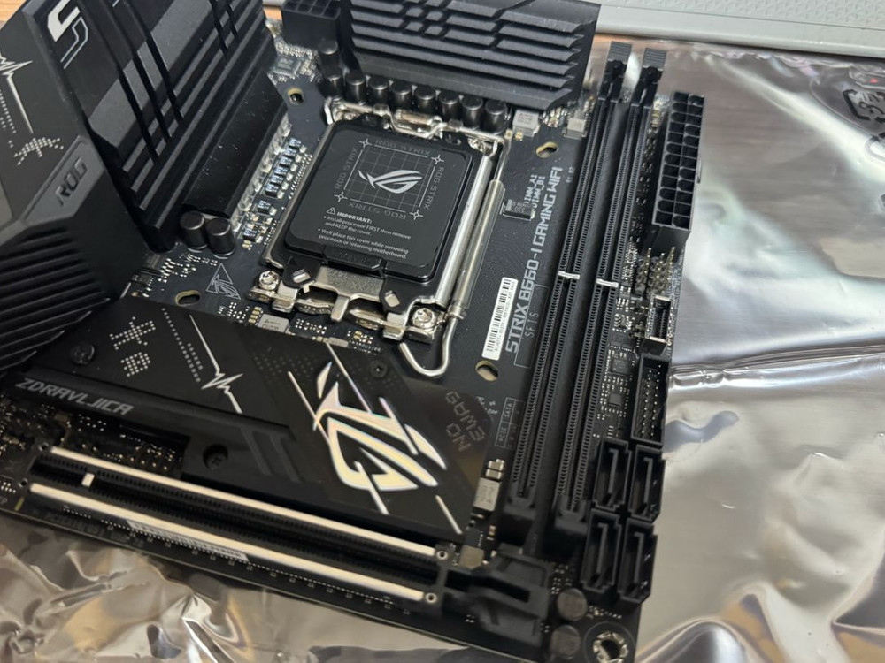 Asus Rog Stix B660-i Gaming wifi 풀박스 민트급 이미지