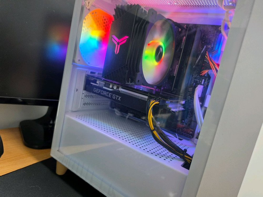 화이트 감성 게이밍 PC (i5-10400F/GTX 1660 SUPER) 이미지