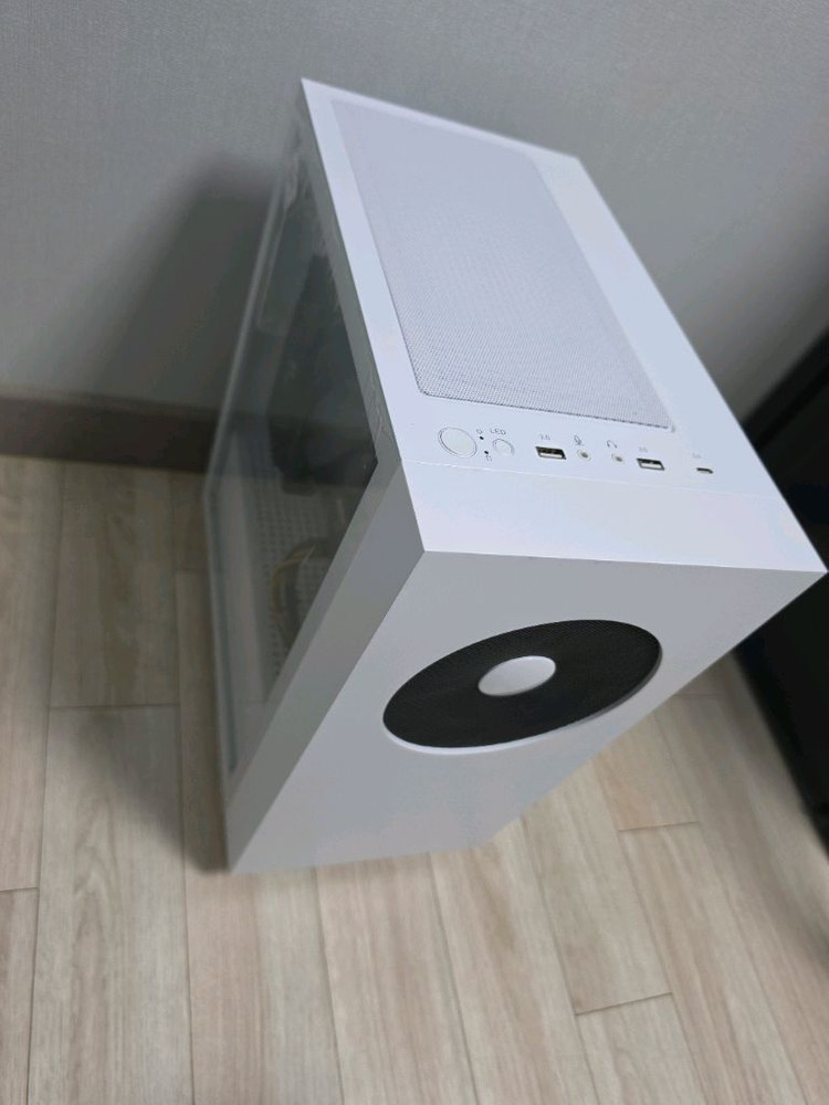 화이트 감성 게이밍 PC (i5-10400F/GTX 1660 SUPER) 이미지