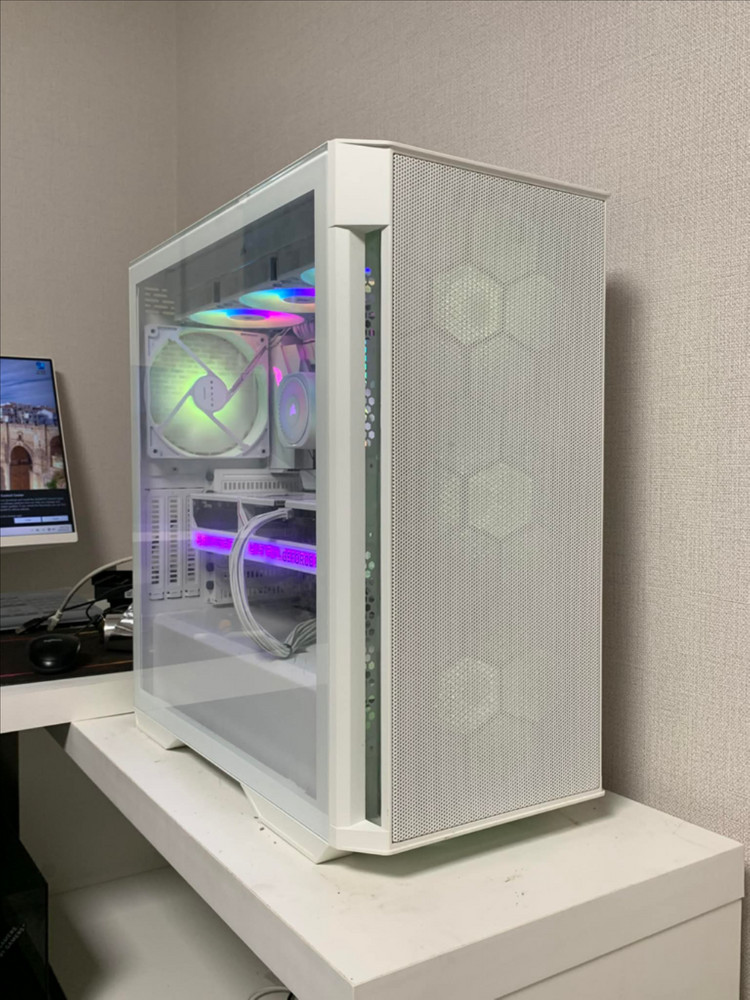 14700k rtx 5080 게이밍 컴퓨터 본체 이미지