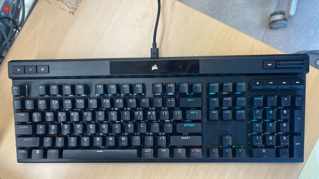 커세어 k70 pro rgb 옵티컬 기계식 게이밍 키보드 이미지