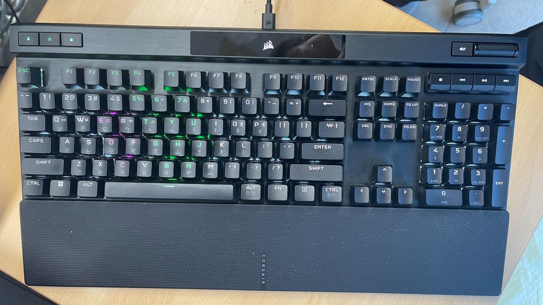 커세어 k70 pro rgb 옵티컬 기계식 게이밍 키보드 이미지