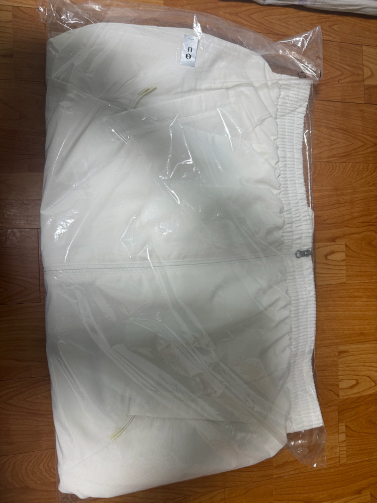 압도x리복 바람막이 콜라보 이미지