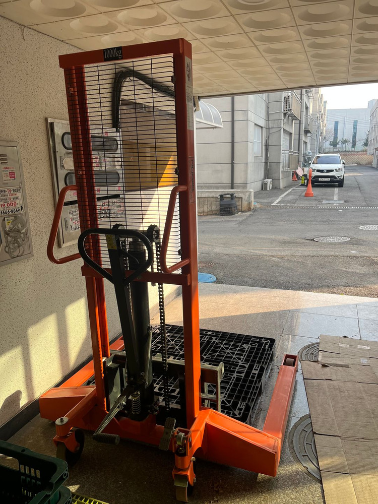 수동 지게차 코리아노빌리프트 핸드스태커 SFH10W12 이미지