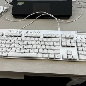 로지텍 G915X 풀배열 갈축 택타일 이미지