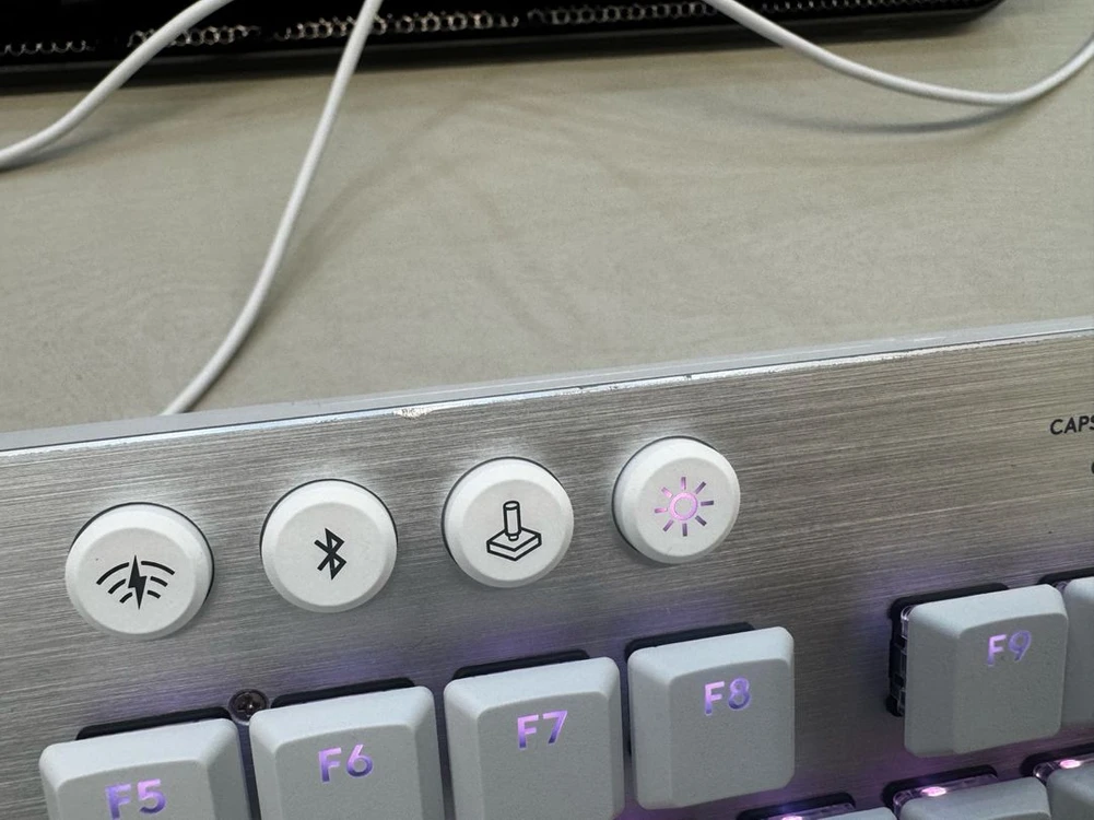 로지텍 G915X 풀배열 갈축 택타일 이미지