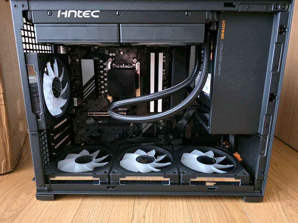 AMD 라이젠 9800x3d, 램 32기가, ssd 1테라 등 컴퓨터 본체 판매 이미지
