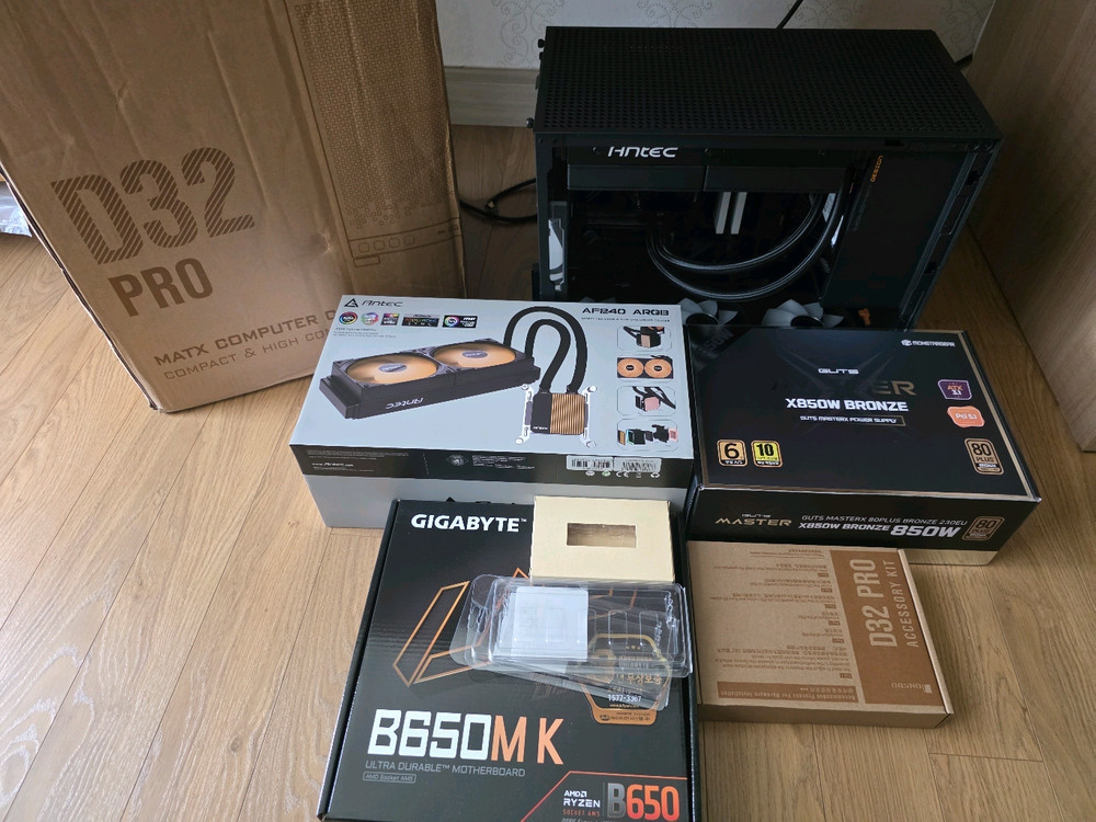 AMD 라이젠 9800x3d, 램 32기가, ssd 1테라 등 컴퓨터 본체 판매 이미지