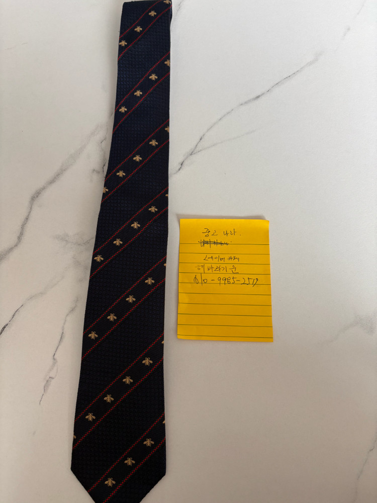 구찌 비 앤 웹 실크 자카드 넥타이 (Bee and Web silk jacquard tie) 이미지