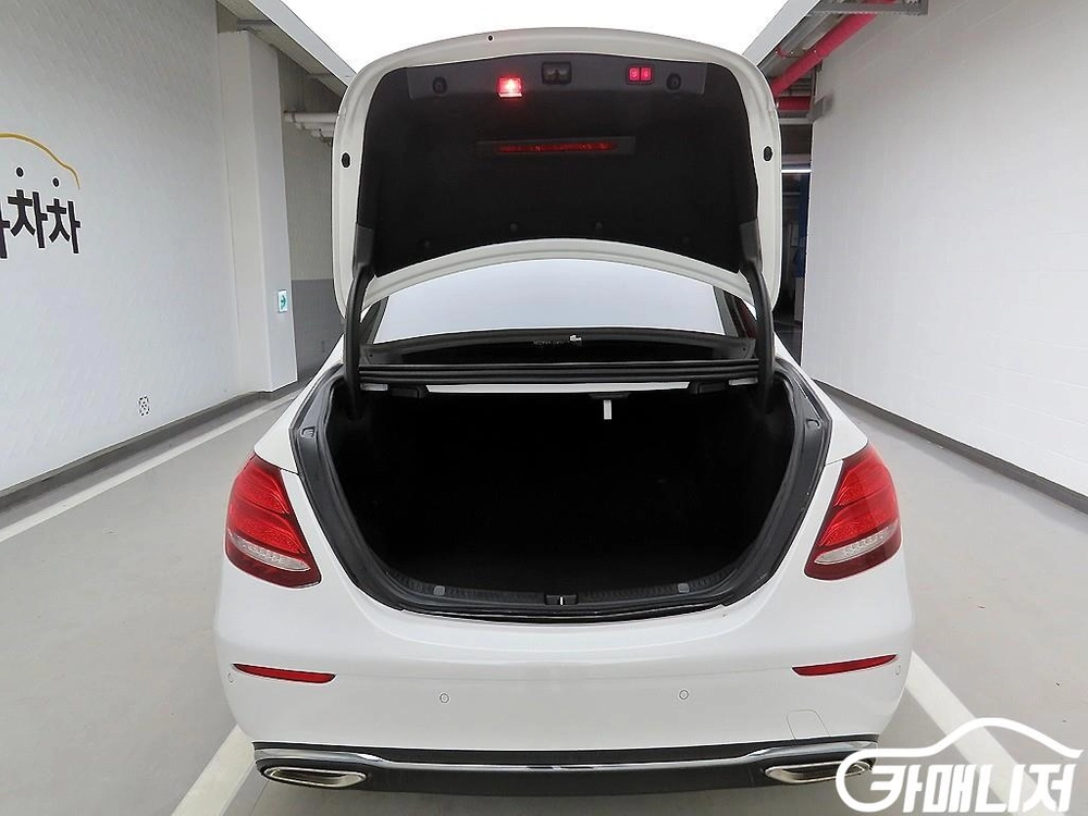 [벤츠]E-클래스 W213 E300 4MATIC 아방가르드 #고유가특가 이미지