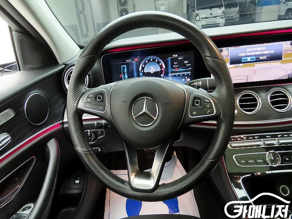 [벤츠]E-클래스 W213 E300 4MATIC 아방가르드 #고유가특가 이미지
