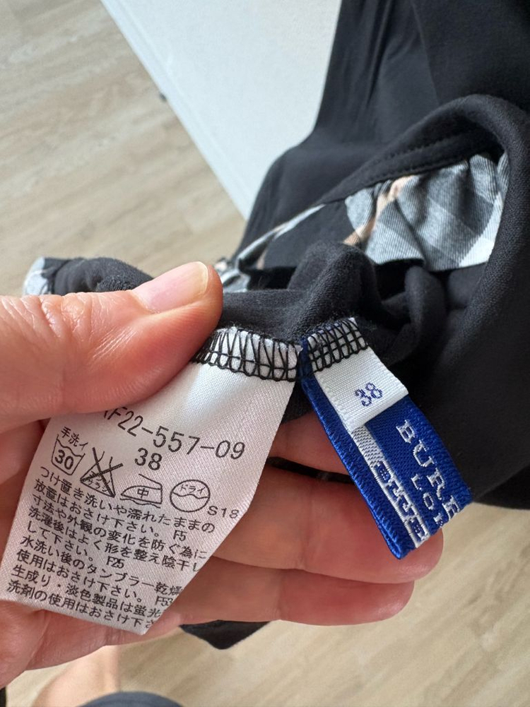 버버리 체크 프릴 티셔츠 이미지