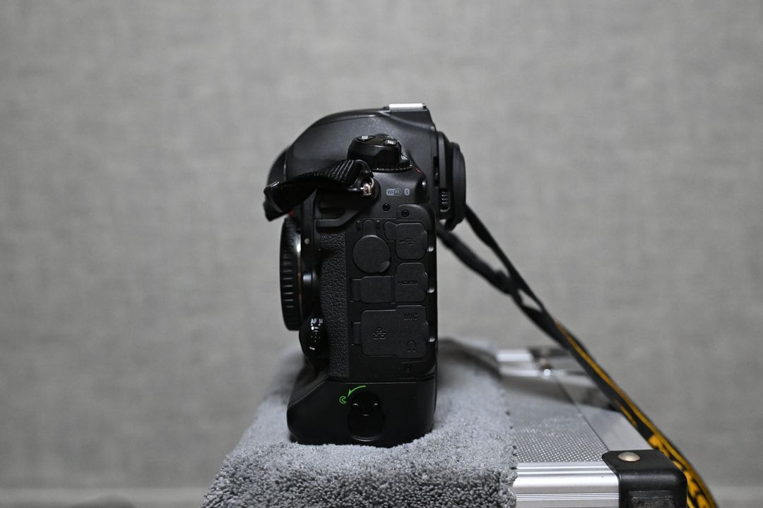니콘 D6 풀프레임 DSLR 카메라 이미지