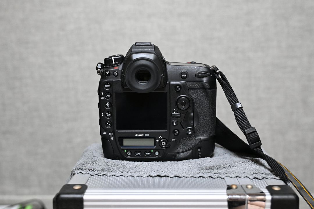 니콘 D6 풀프레임 DSLR 카메라 이미지