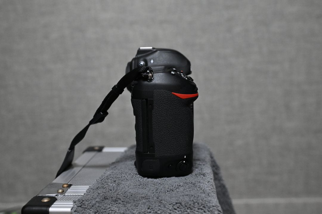 니콘 D6 풀프레임 DSLR 카메라 이미지