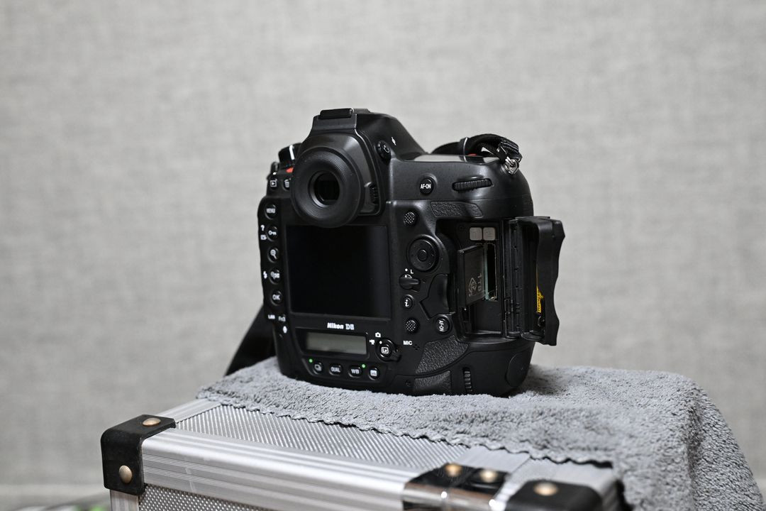 니콘 D6 풀프레임 DSLR 카메라 이미지