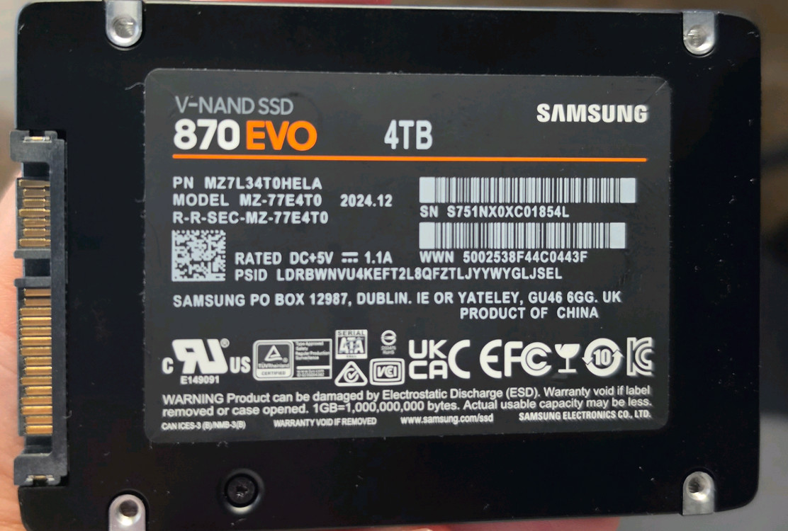 삼성 EVO 870 4TB SSD 이미지
