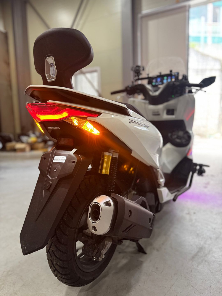 혼다 Pcx125 26년식 ABS 900km 준튜닝 판매합니다. 이미지