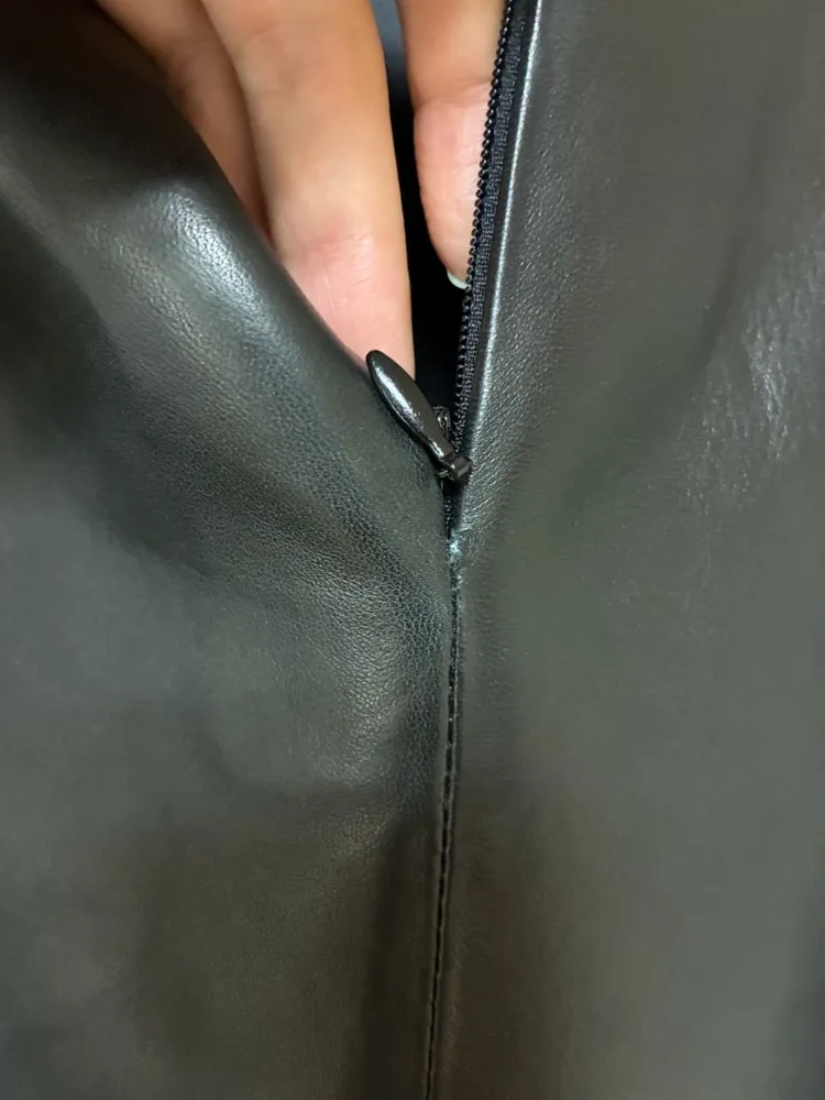 식스앤어하프 레더 미디 스커트 이미지