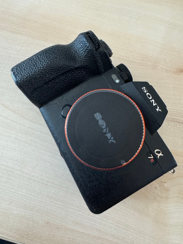 소니 A7R5 미러리스 카메라 이미지
