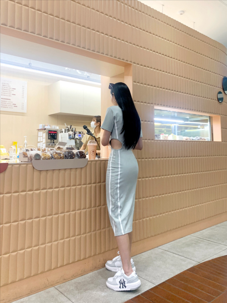언발 컷아웃 트임 스포티 섹시 반팔 원피스 / 꾸안꾸,스포티룩 이미지