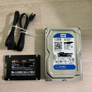 삼성 870 EVO 500GB SSD와 WD 1TB HDD 이미지