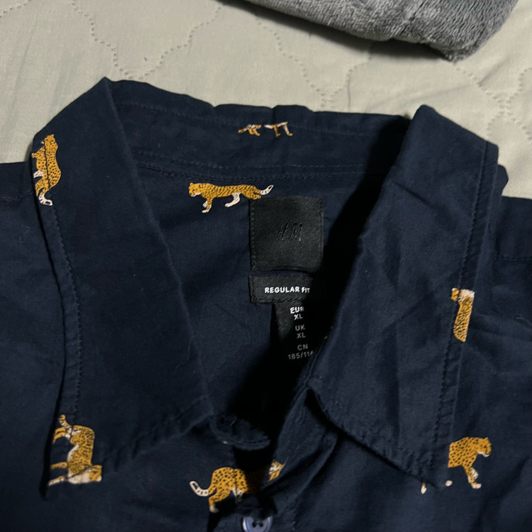 H&M 표범 패턴 반팔셔츠 XL 동물 자수 프린팅 셔츠 네이비 이미지