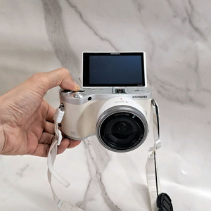 셀카가능) 삼성 미러리스 NX 300M 화이트! 디지털 카메라 이미지