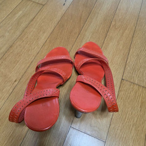 셀린느 정품 오렌지 펀칭 스트랩 힐 37사이즈 이미지