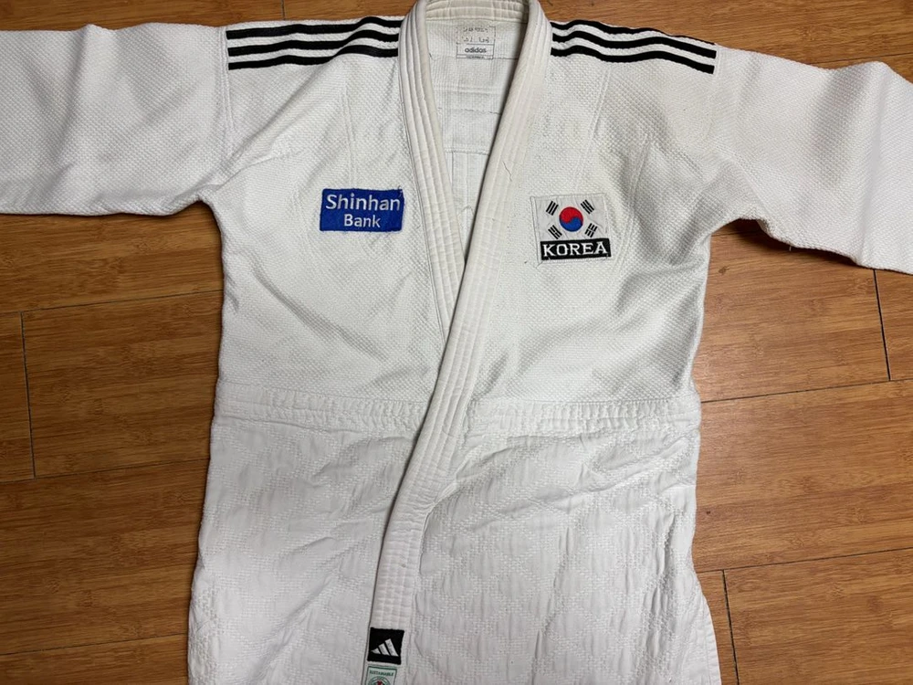 아디다스 유도복 이미지