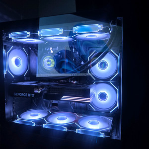7800X3D RTX 5070 32G 1TB 게이밍 컴퓨터 본체 이미지