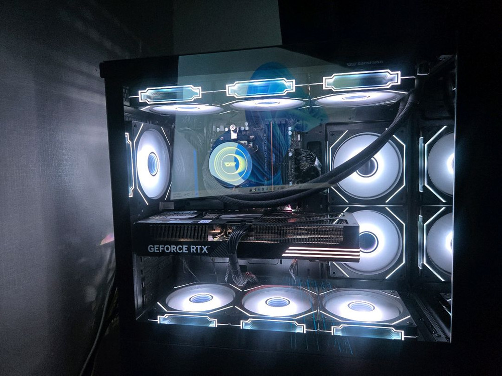 7800X3D RTX 5070 32G 1TB 게이밍 컴퓨터 본체 이미지