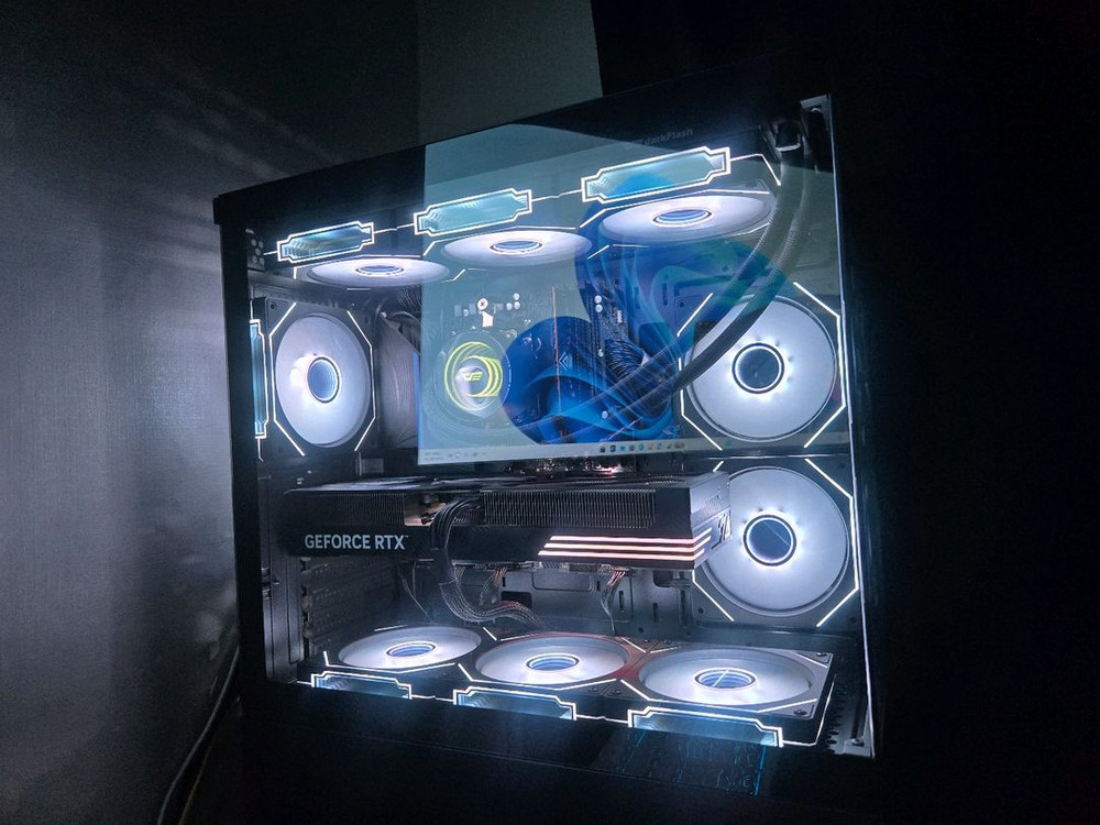 7800X3D RTX 5070 32G 1TB 게이밍 컴퓨터 본체 이미지