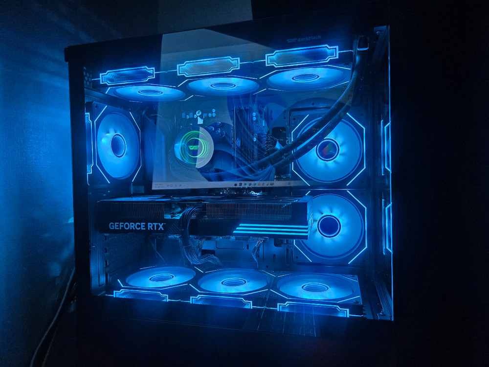 7800X3D RTX 5070 32G 1TB 게이밍 컴퓨터 본체 이미지