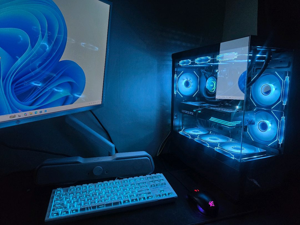 7800X3D RTX 5070 32G 1TB 게이밍 컴퓨터 본체 이미지