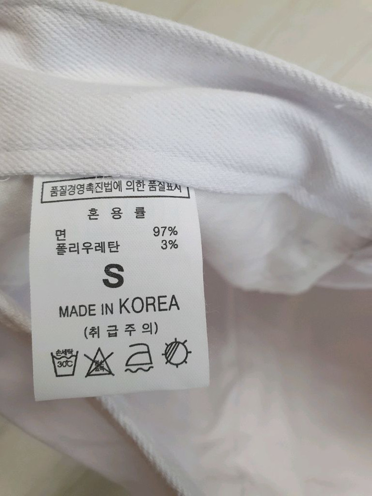 (택있는 새상품)미디기장 화이트 반바지 S사이즈 이미지