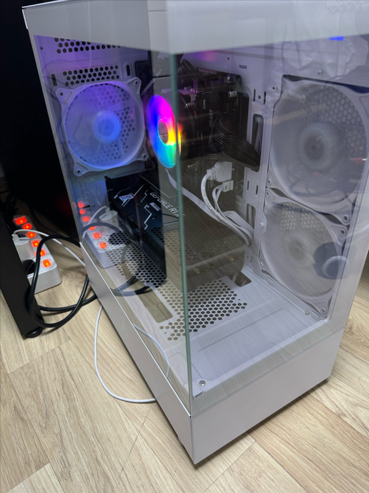 화이트 감성 PC RTX 3060 Ti 인텔 i5-10400F 이미지
