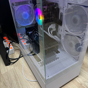화이트 감성 PC RTX 3060 Ti 인텔 i5-10400F 이미지