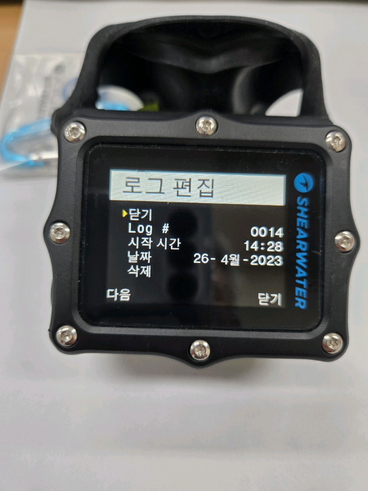 다이빙 컴퓨터.페르딕스AI 이미지