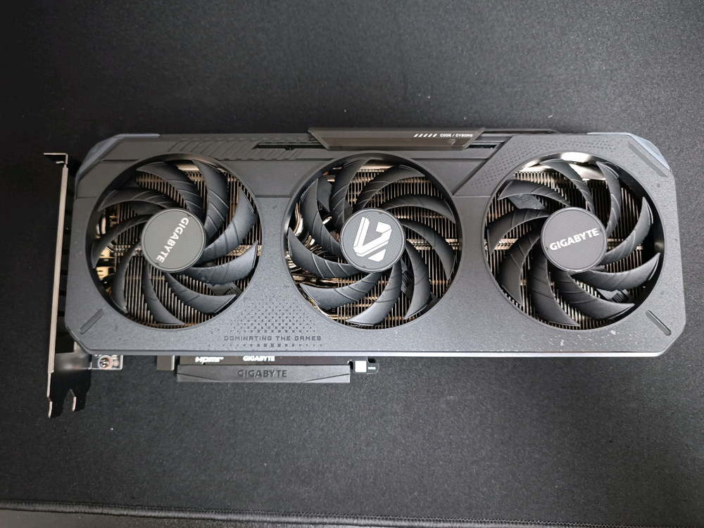 gigabyte RTX 5060 Ti (3팬 그래픽카드 이미지