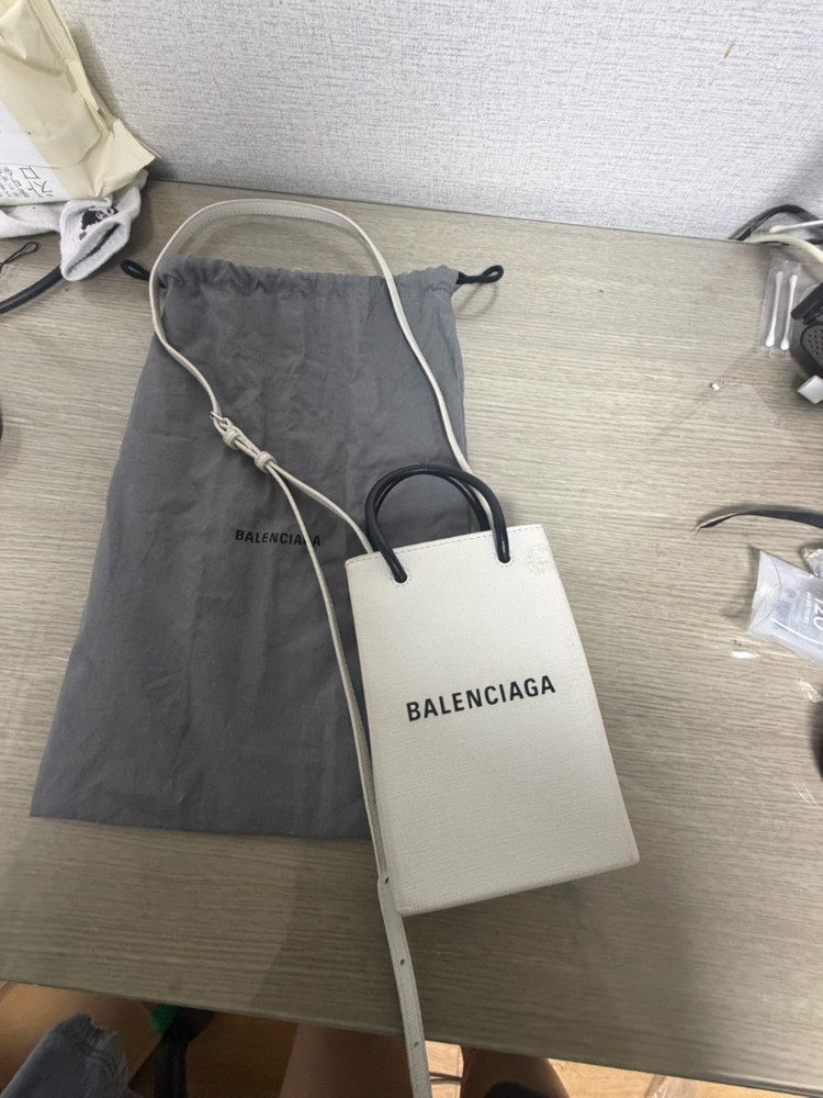 발렌시아가 폰홀더팩 가방화이트 정품 이미지