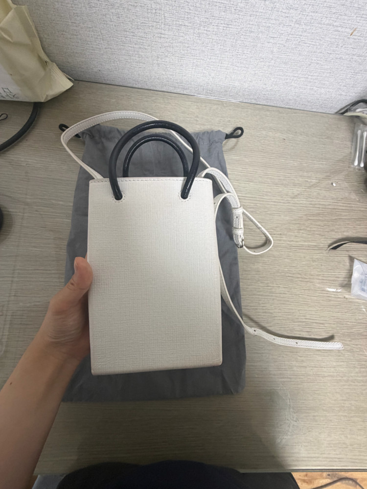 발렌시아가 폰홀더팩 가방화이트 정품 이미지