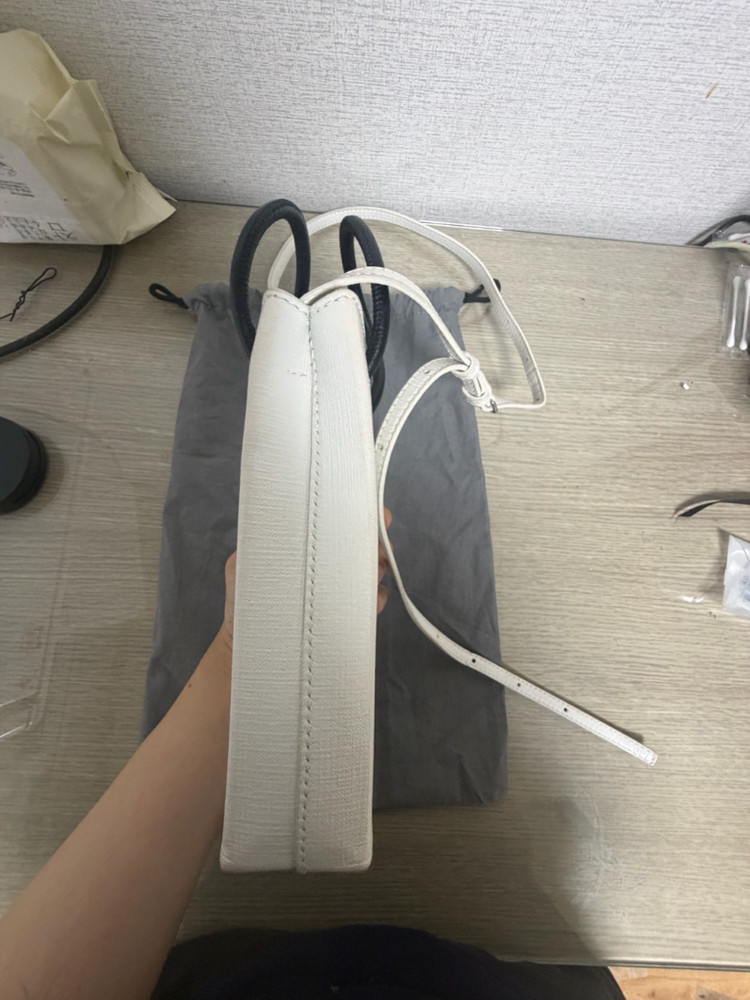 발렌시아가 폰홀더팩 가방화이트 정품 이미지