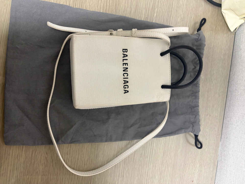 발렌시아가 폰홀더팩 가방화이트 정품 이미지