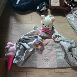 허그유어스킨 코리락쿠마 보스턴 숄더백 이미지
