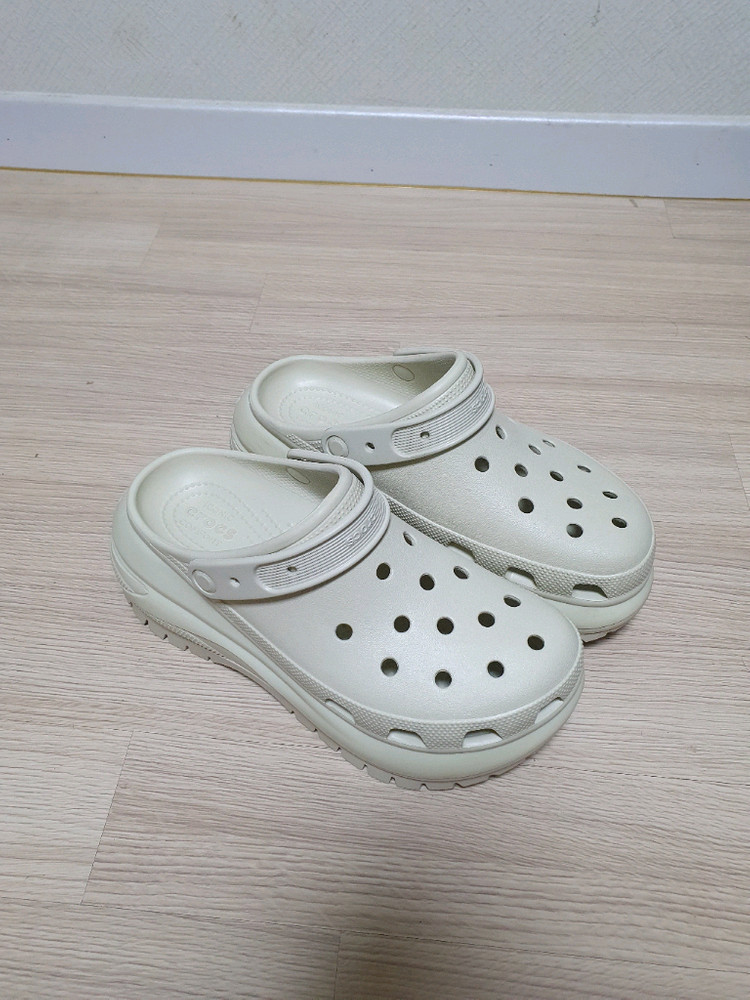 크록스 메가 크러쉬 샌들 슬리퍼 270 이미지